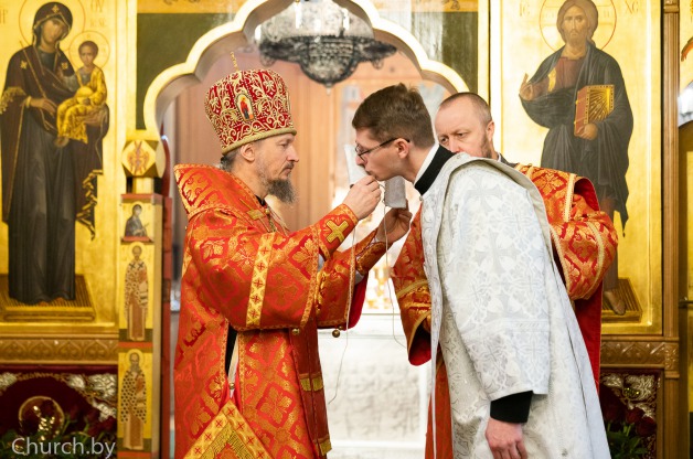 В день памяти великомученицы Екатерины Митрополит Вениамин совершил Божественную литургию в Петро-Павловском соборе города Минска В день памяти великомученицы Екатерины Митрополит Вениамин совершил Божественную литургию в Петро-Павловском соборе города Минска