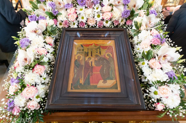 В праздник Сретения Господня Патриарший Экзарх совершил Божественную литургию в храме в честь иконы Божией Матери «Всех скорбящих Радость» города Минска