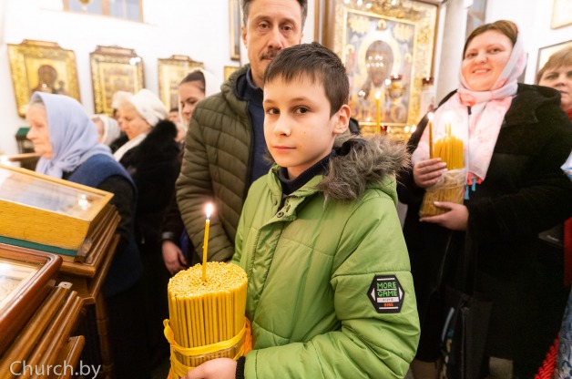 В канун праздника Сретения Господня Митрополит Вениамин совершил всенощное бдение в Свято-Духовом кафедральном соборе города Минска